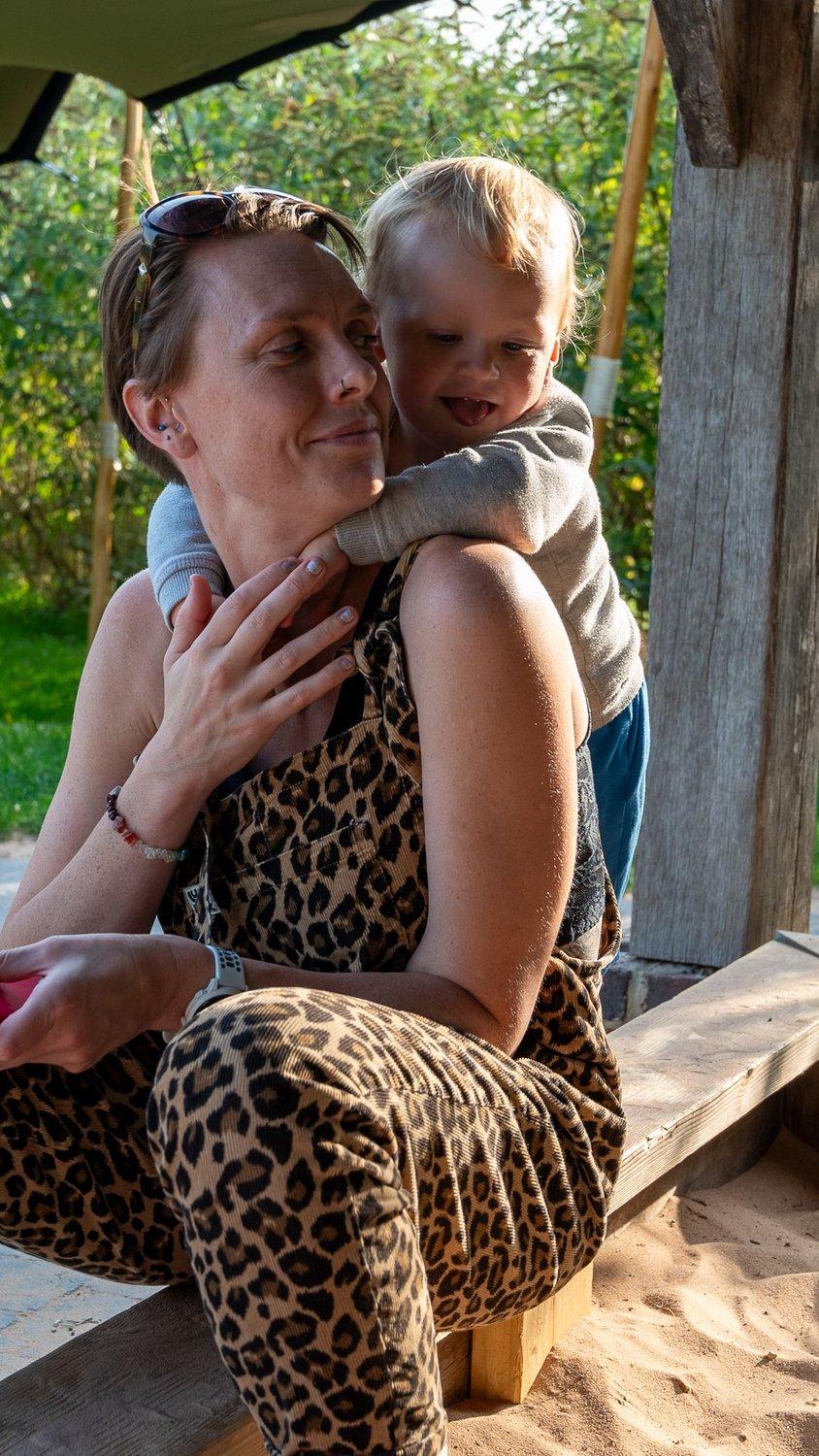 carousel-hero-element image-1